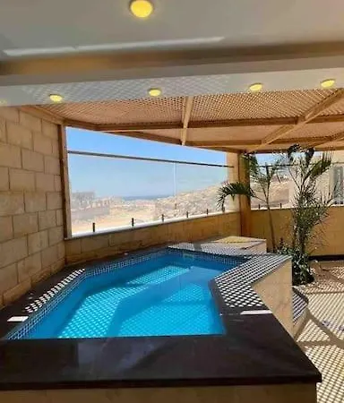 4-Bedroom Apartment With Seaview Balcony & Shared Infinity Pool On The Roof With Seaview